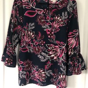 Bell sleeve light top